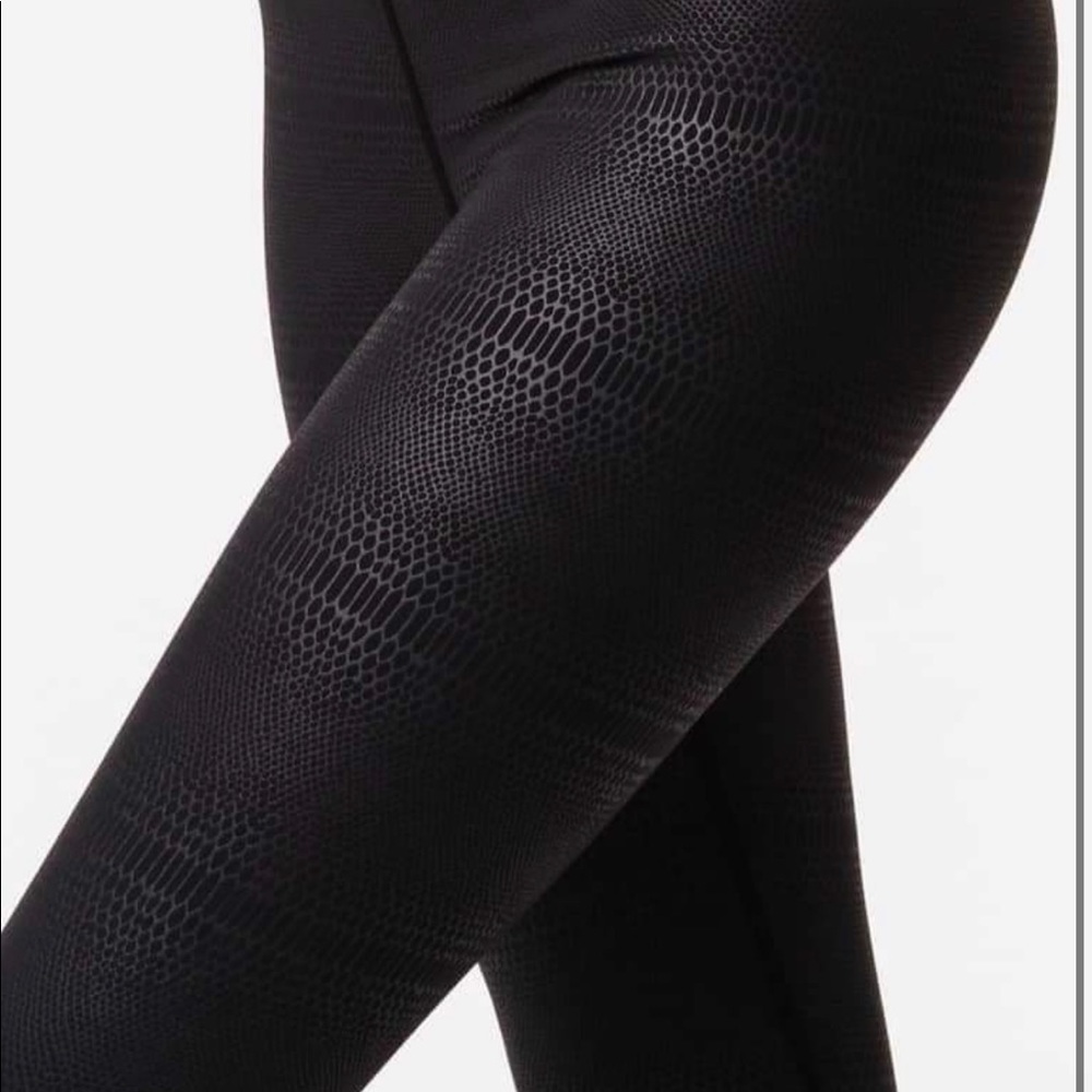 Zyia Black Venom Leggings
